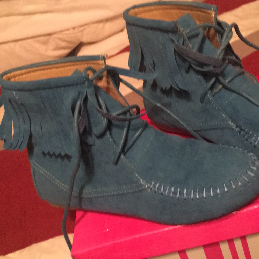 Shoes - Picture 2 of 2